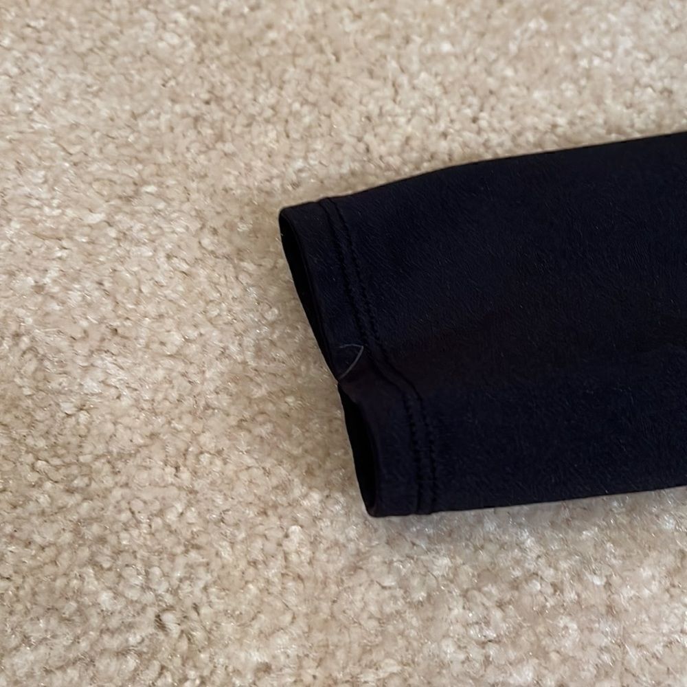SIZE LARGE CHAMPION TURTLENECK - Picture 5 of 7